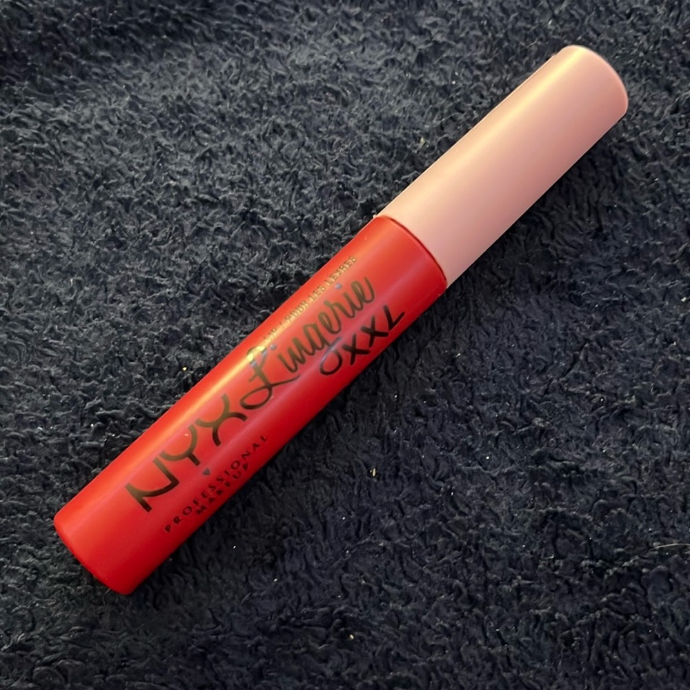 NYX Lingerie XXL Liquid Lipstick in Stamina